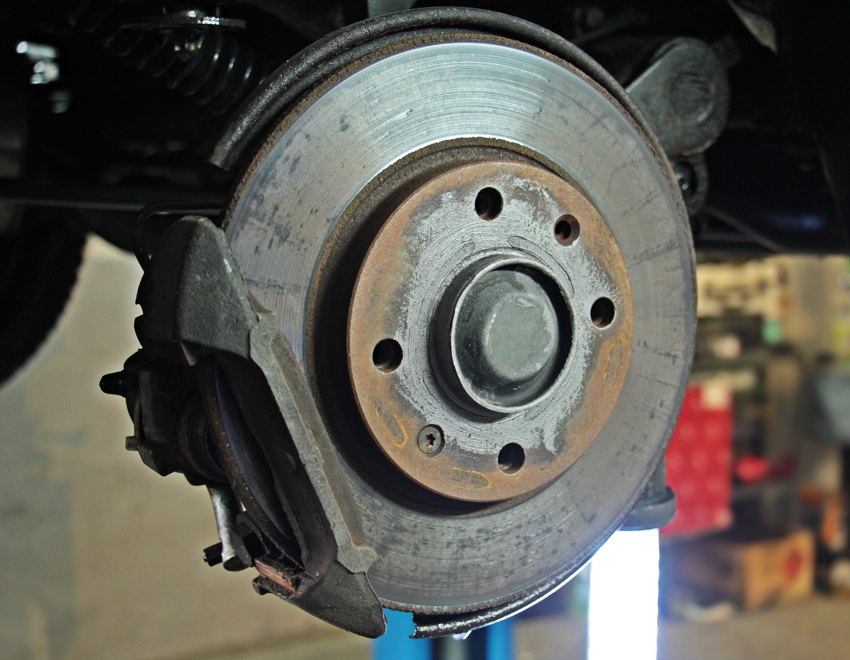 How to tell when you need brake rotor replacement